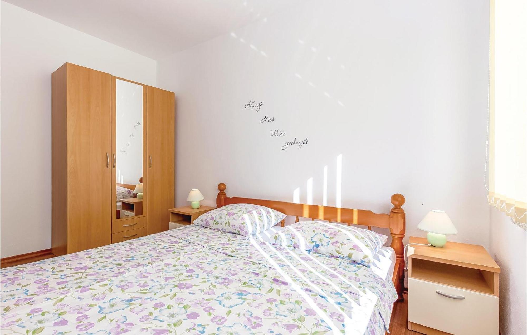 Awesome Apartment In Dobrinj With Wifi Exterior foto