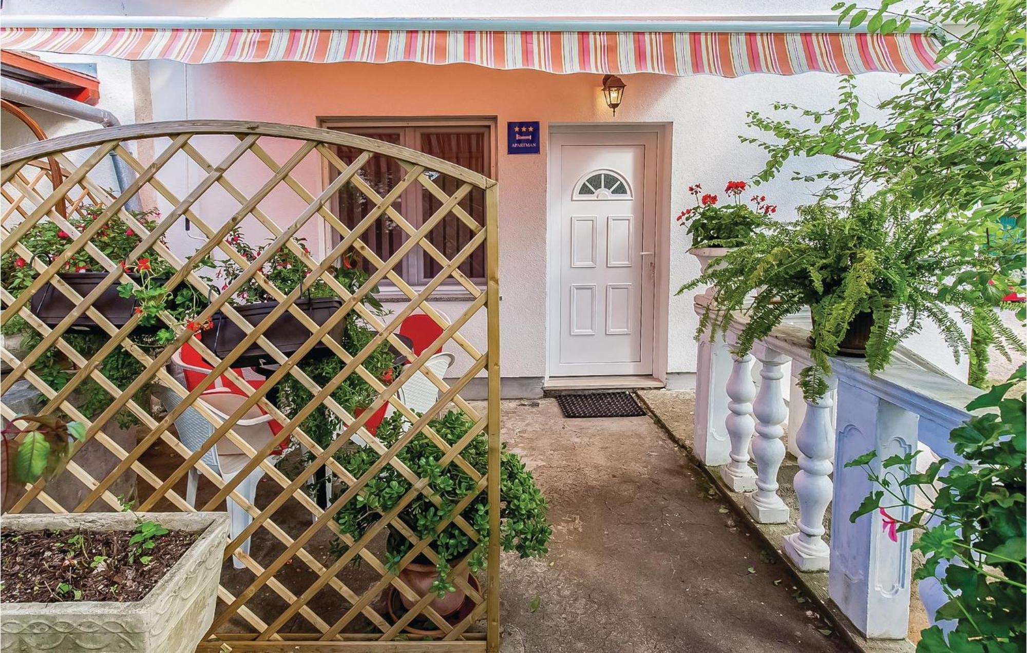 Awesome Apartment In Dobrinj With Wifi Exterior foto
