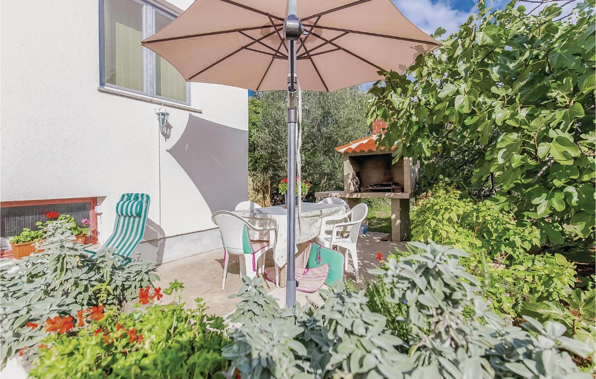 Awesome Apartment In Dobrinj With Wifi Exterior foto